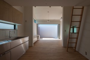 デザイン住宅 メタリックな外観 白い螺旋階段のある家　目黒区Ｋ様邸