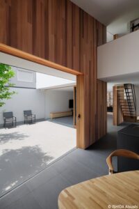 片流れ屋根とフラット屋根を組合わせたスタイリッシュなデザイン住宅　O様