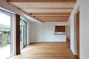3階建て住宅　木のぬくもりと都会的なシックさが合わさったデザイン住宅　N様邸