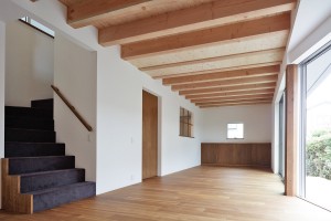 3階建て住宅　木のぬくもりと都会的なシックさが合わさったデザイン住宅　N様邸