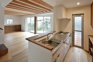 3階建て住宅　木のぬくもりと都会的なシックさが合わさったデザイン住宅　N様邸