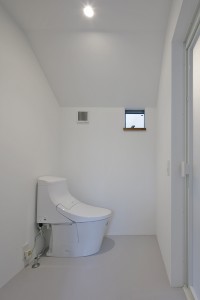 3階建て住宅　木のぬくもりと都会的なシックさが合わさったデザイン住宅　N様邸