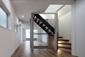 狭小３階建て住宅　居室空間内に階段を配置したシンプルな住宅　品川区T様邸