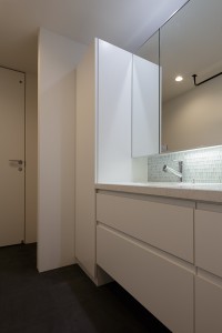 狭小３階建て住宅　居室空間内に階段を配置したシンプルな住宅 T様邸