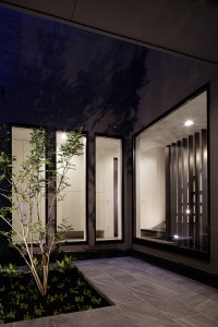 ３階建て住宅　夜景を楽しむ屋上のあるデザイン住宅　O様邸