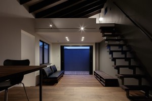 シックでインパクトのある2階建てデザイン住宅　Ｙ様邸