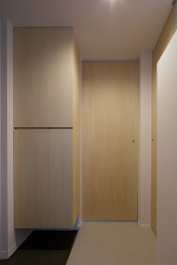 メタリックな外壁を使用した個性的な二階建てデザイン住宅　Ｎ様邸