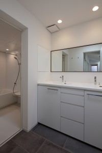 落ち着いた外観にラグジュアリーな内観のデザイン住宅　O様邸
