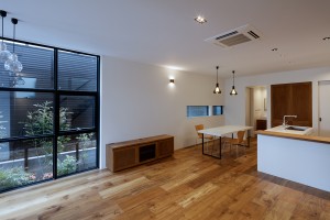 落ち着いた外観にラグジュアリーな内観のデザイン住宅　O様邸