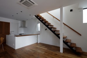 落ち着いた外観にラグジュアリーな内観のデザイン住宅　O様邸