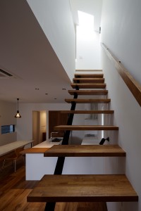 落ち着いた外観にラグジュアリーな内観のデザイン住宅　O様邸