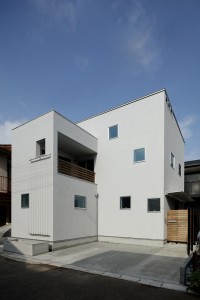 白を基調としたシェッドルーフのデザイン住宅　Ｍ様邸