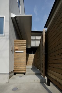 白を基調としたシェッドルーフのデザイン住宅　Ｍ様邸