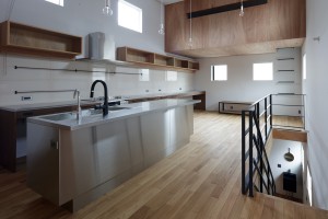 白を基調としたシェッドルーフのデザイン住宅　Ｍ様邸