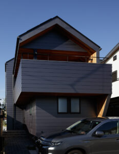 落ち着いた木の質感を生かしたデザイン住宅 N様