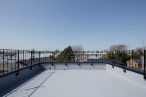 ラグジュアリーな外観にビルトインガレージ・大きなバルコニーがあるデザイン住宅　S様