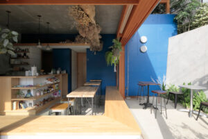 理想の設計で夢を叶えた 木々と調和する店舗併用住宅