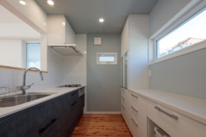 2WAY玄関でスマートな動線に クラシカルモダンなデザイン住宅