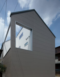 コミュニケーションを育む家 ウッドデッキとダイニングがつなぐ暮らし