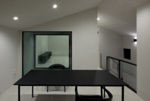 インナーガレージのあるコートハウス　開放感と機能性が調和する住まい