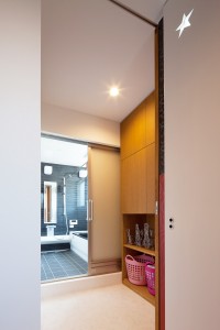３階建てデザイン住宅　コンクリート打ちっぱなしのクールな外観　Ｉ様邸