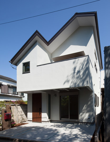 ユニークな屋根の形が目を引く
