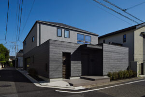 シームレスに繋がるプライベートテラス 風と光を取り込むデザイン住宅 T様邸