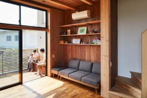 ３階建て狭小住宅　木のやさしさに包まれるデザイン住宅　O様邸