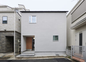 漆喰の風合いが美しい伸びやかな空間のデザイン住宅 N様邸