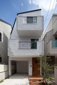 自然の光を取り入れた２階リビングの３階建て住宅：新宿区Ａ様邸