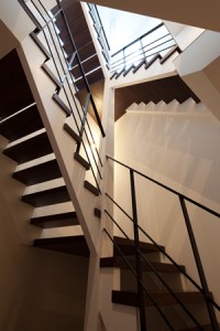 マウリッツ・エッシャーのトロンプ・ルイユ（だまし絵）のような階段が美しい住まい：江東区Ｓ様邸
