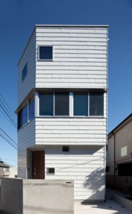 パールホワイトの外観が目を引くデザインハウス：大田区Ｍ様邸