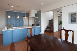 デザイン住宅　地中海をイメージさせるブルー　螺旋階段のある家：中野区Ｙ様邸