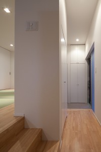 狭い路地に建つデザイン住宅　設計の工夫で自然光を取り入れ　中央区Ｔ様邸