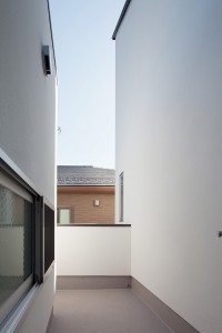 デザイン住宅　白い外観が青空に映えるシンプルモダンの家　杉並区Ｆ様邸