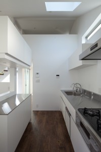 デザイン住宅　視線を遮りながら天窓や高窓で光を取り入れた家　横浜市Ｋ様邸