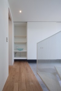デザイン住宅 メタリックな外観 白い螺旋階段のある家　目黒区Ｋ様邸