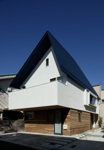 デザイン住宅　木の温もりを感じる、三角屋根の家　世田谷区Ｏ様邸