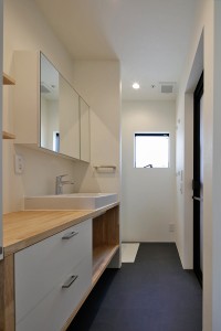 二階建てデザイン住宅　都会的でシックな家　O様邸