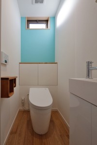 2階建て住宅　木に癒やされる、こだわりの浴室のある家　Ｍ様邸