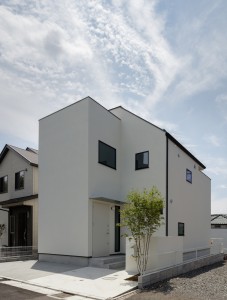 3階建て住宅　リビングの吹き抜けが特長的なモダン住宅　調布市S様邸