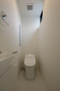 3階建て住宅　リビングの吹き抜けが特長的なモダン住宅　S様邸