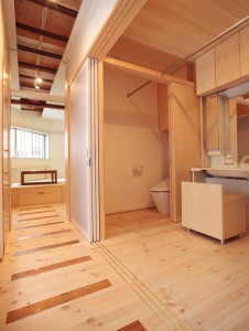 戸建てリフォーム：高齢者にも赤ちゃんにも優しく安心な9坪の狭小地に建つ二世帯住宅