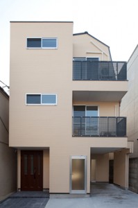 デザイン性に富んだ異なる種類のキッチンを設けたアパート：新宿区 カトルアンジェ